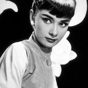 33345 Audrey Hepburn C 1952