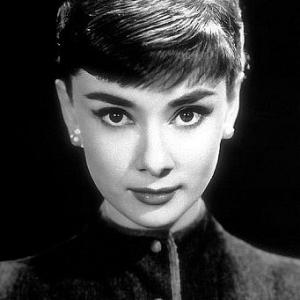 33-347 Audrey Hepburn C. 1952