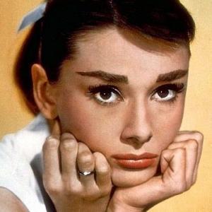 33-364 Audrey Hepburn C. 1952