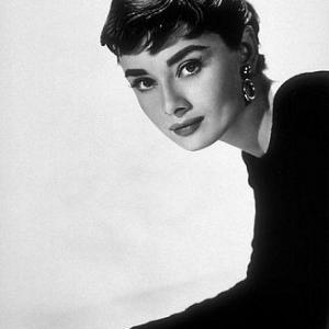 33-237 Audrey Hepburn C. 1952