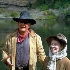 996725 Katharine Hepburn and John Wayne on location for Rooster Cogburn 1975 Universal
