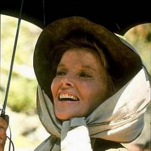 996718a Katharine Hepburn on location for Rooster Cogburn 1975 Universal