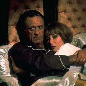 William Holden and Lee Grant star as Richard and Ann Thorn