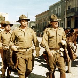Still of William Holden and Ernest Borgnine in The Wild Bunch (1969)