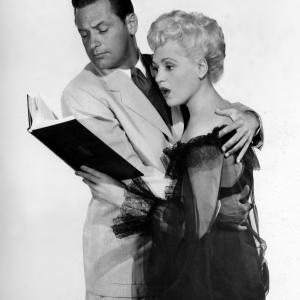 Still of William Holden and Judy Holliday in Born Yesterday (1950)