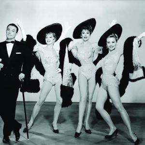 Still of Gene Kelly, Taina Elg, Mitzi Gaynor and Kay Kendall in Les Girls (1957)