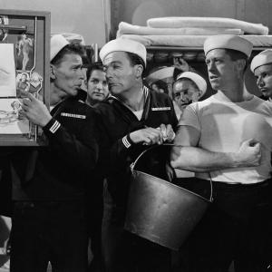 Still of Gene Kelly and Frank Sinatra in Anchors Aweigh 1945