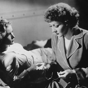 Still of Veronica Lake and Claudette Colbert in So Proudly We Hail! (1943)
