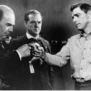 Still of Burt Lancaster and Karl Malden in Birdman of Alcatraz (1962)