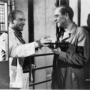 Still of Burt Lancaster and Telly Savalas in Birdman of Alcatraz 1962