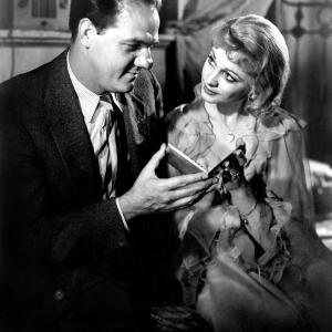Still of Vivien Leigh and Karl Malden in A Streetcar Named Desire (1951)