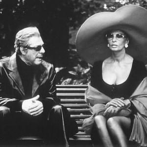 Still of Sophia Loren and Marcello Mastroianni in Gatavi drabuziai 1994