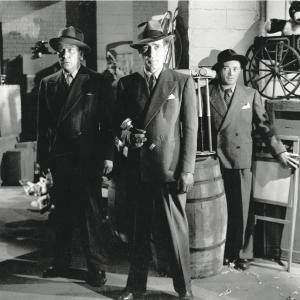 Still of Humphrey Bogart, Peter Lorre and William Demarest in All Through the Night (1941)