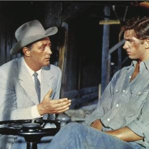 Still of Robert Mitchum and George Hamilton in Home from the Hill (1960)