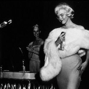 M Monroe  Dorthy Provine at the Golden Globes 1960