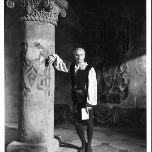 Still of Laurence Olivier in Hamlet (1948)