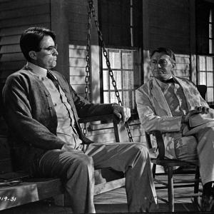 Still of Gregory Peck and Paul Fix in Nezudyk strazdo giesmininko 1962