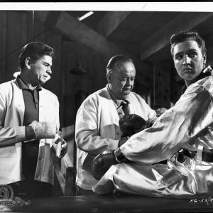 Still of Elvis Presley and Charles Bronson in Kid Galahad (1962)