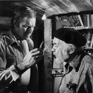 Still of Charlton Heston and Edward G. Robinson in Soylent Green (1973)