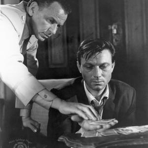 Still of Frank Sinatra and Laurence Harvey in The Manchurian Candidate 1962