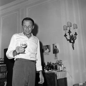 Frank Sinatra in a London apartment