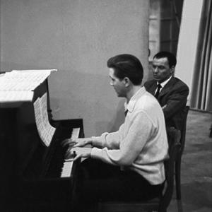 Frank Sinatra and pianist Bill Miller circa 1959