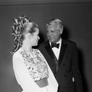 Grace Kelly and Cary Grant at Frank Sinatras farewell performance at the Los Angeles Music Center 06131971