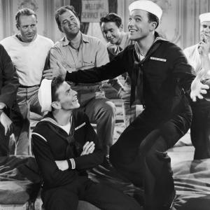 Still of Gene Kelly and Frank Sinatra in Anchors Aweigh 1945