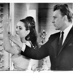 Still of Richard Burton and Elizabeth Taylor in The VIPs 1963