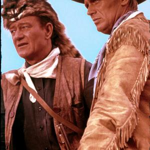 Still of John Wayne and Richard Widmark in The Alamo (1960)