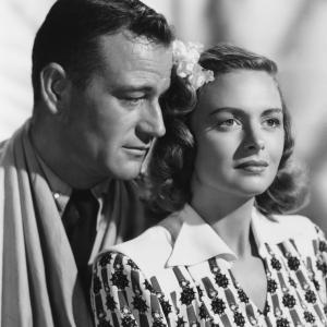 Still of John Wayne and Donna Reed in They Were Expendable (1945)