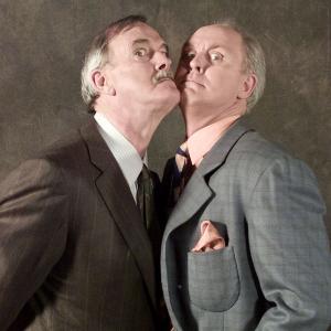 Still of John Cleese and John Lithgow in Trecias luitas nuo saules 1996