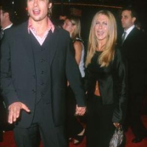 Brad Pitt and Jennifer Aniston at event of Kovos klubas 1999