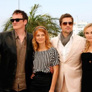 Brad Pitt, Quentin Tarantino, Mélanie Laurent and Diane Kruger at event of Negarbingi sunsnukiai (2009)