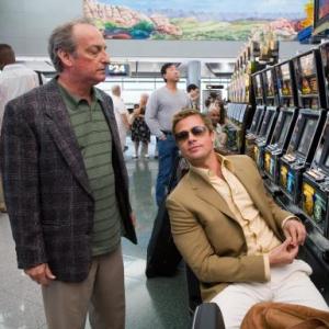 Still of Brad Pitt and David Paymer in Oceans Thirteen 2007