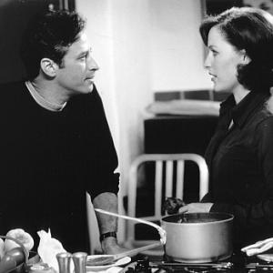 Still of Gillian Anderson and Jon Stewart in Playing by Heart (1998)