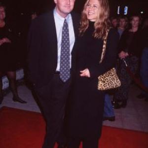 Jennifer Aniston and Matthew Perry at event of Kissing a Fool (1998)