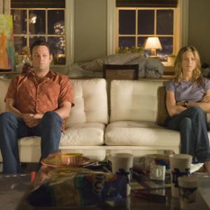 Still of Jennifer Aniston and Vince Vaughn in The BreakUp 2006