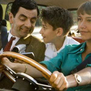 Still of Rowan Atkinson, Emma de Caunes and Max Baldry in Mr. Bean's Holiday (2007)