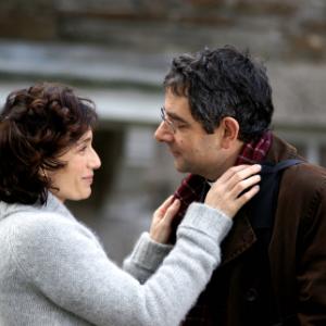 Still of Rowan Atkinson and Kristin Scott Thomas in Keeping Mum (2005)
