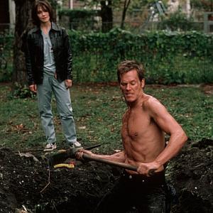 Still of Kevin Bacon and Kathryn Erbe in Stir of Echoes 1999