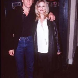 Kevin Bacon and Kyra Sedgwick at event of Wild Things 1998