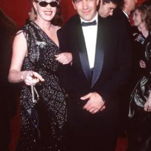 Antonio Banderas and Melanie Griffith at event of The 70th Annual Academy Awards 1998