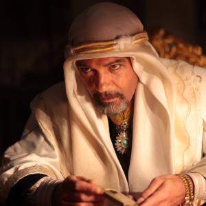 Emir Nesib (Antonio Banderas)