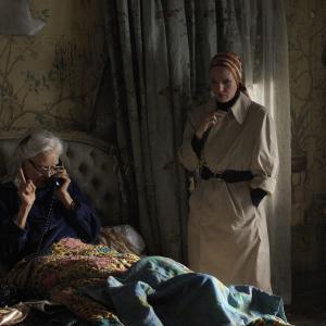 Still of Drew Barrymore and Jessica Lange in Grey Gardens 2009