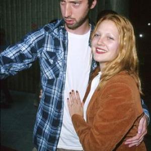 Drew Barrymore and Tom Green at event of Loser (2000)