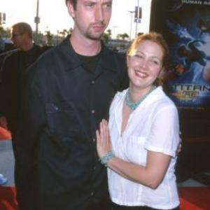Drew Barrymore and Tom Green at event of Titan A.E. (2000)