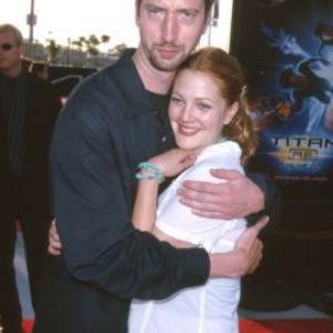 Drew Barrymore and Tom Green at event of Titan AE 2000