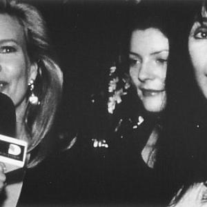 Still of Kim Basinger and Cher in Gatavi drabuziai 1994