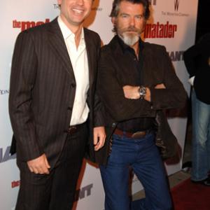 Pierce Brosnan and Greg Kinnear at event of The Matador 2005